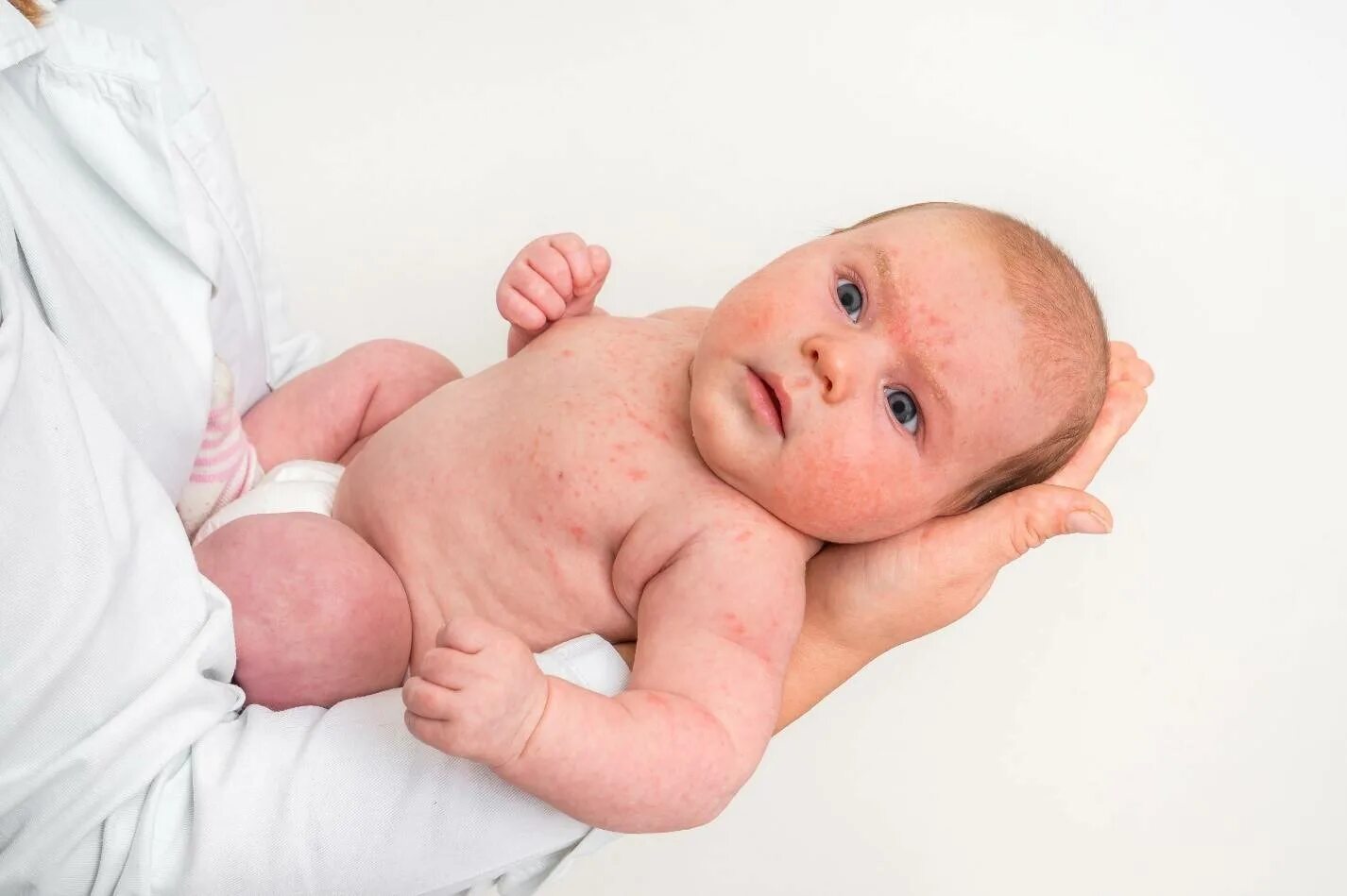 особенности поведенческих реакций. на что реагирует новорожденный ребенок. физиологическая ритейла у новорожденных. как воспитать успешного ребенка. 4 ребенка реакция.