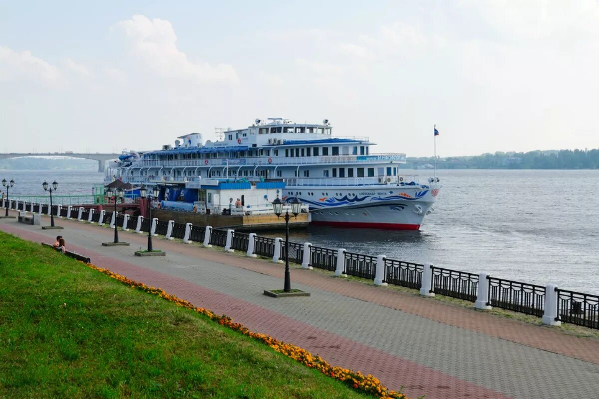 Плес теплоход. Теплоход маяк плес. Теплоход луч калуга. Волга кострома пристань. Теплоход маяк плес.