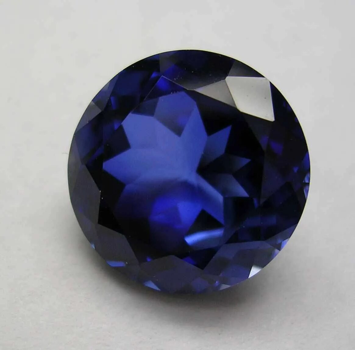 Sapphire сапфир. Астерический сапфир. Сапфир камень. Камни Самоцветы сапфир. Сапфир, «синий Яхонт».