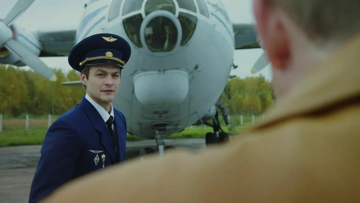 Станислав бондаренко 2021. Алексей вячеславович демидов фильм про летчиков. Стас бондаренко в сериале летчик. Александр петров обнимая небо. Обнимая небо сериал.