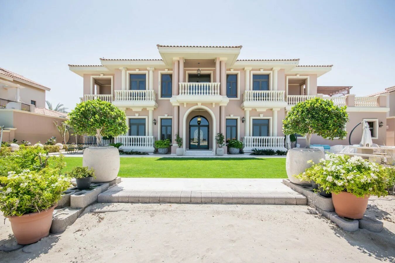 Вилла в стиле модерн дубай. Damac hill виллы. Красивые виллы в дубае. Etboom dacha dubai. Вилла в дубае jumeirah.