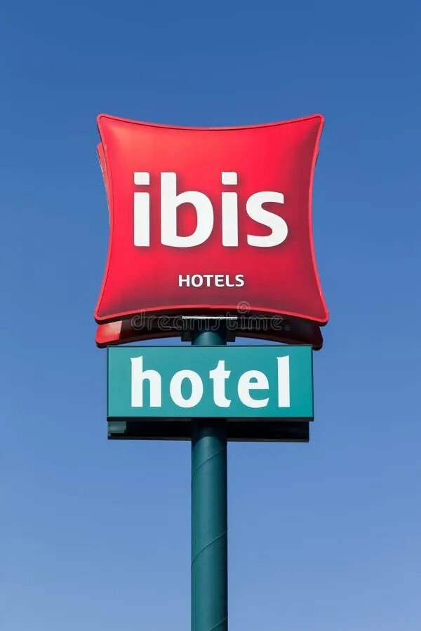 Ibis логотип. Сеть отелей Ибис. Лого отель ibis. Ибис отель реклама. Оби знак