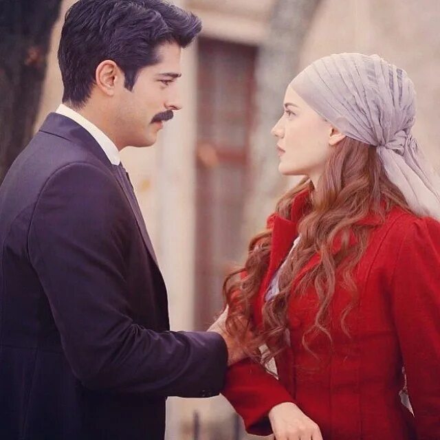 Фахрие эвджен фериде. Королек птичка 9. Селим королек птичка. Бурак озчивит кямран. Чоли куши бурак озчивит.