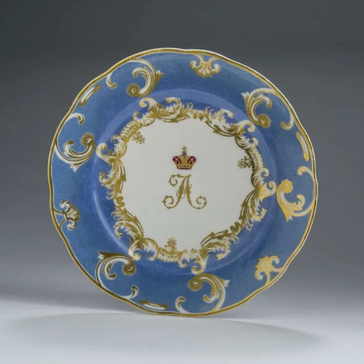 Царский сервиз Романовых. Imperial Porcelain 1744 St.Petersburg купола. Сервизы Эрмитажа. Сервиз с царским гербом. Императорская петергофская фабрика часов