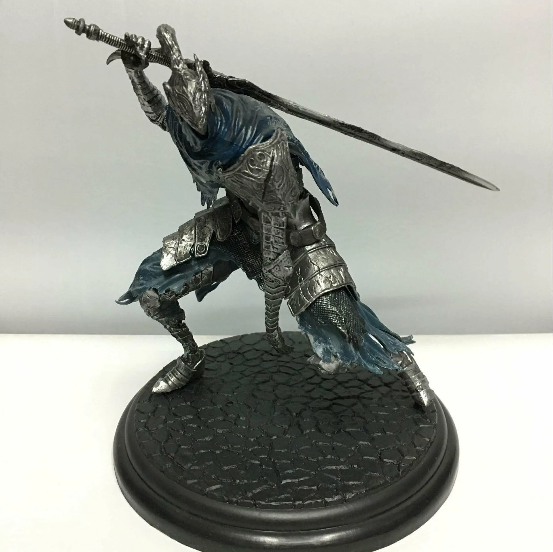 Dark souls фигурка арториаса. Фигурка арториаса из dark souls. Dark souls 2 collector's edition. Dark souls фигурки. Dark souls 3 фигурки.