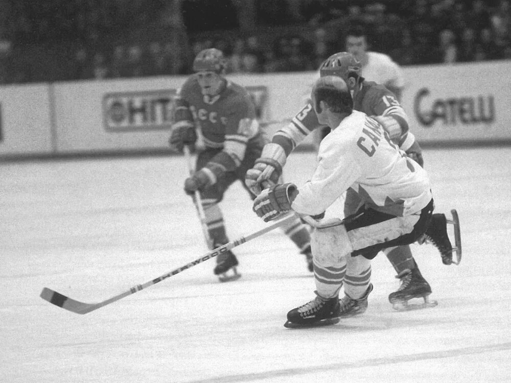 Матчи суперсерии ссср канада 1972. Гэри Бергман хоккеист фото. Gary Bergman Team Canada 1972.