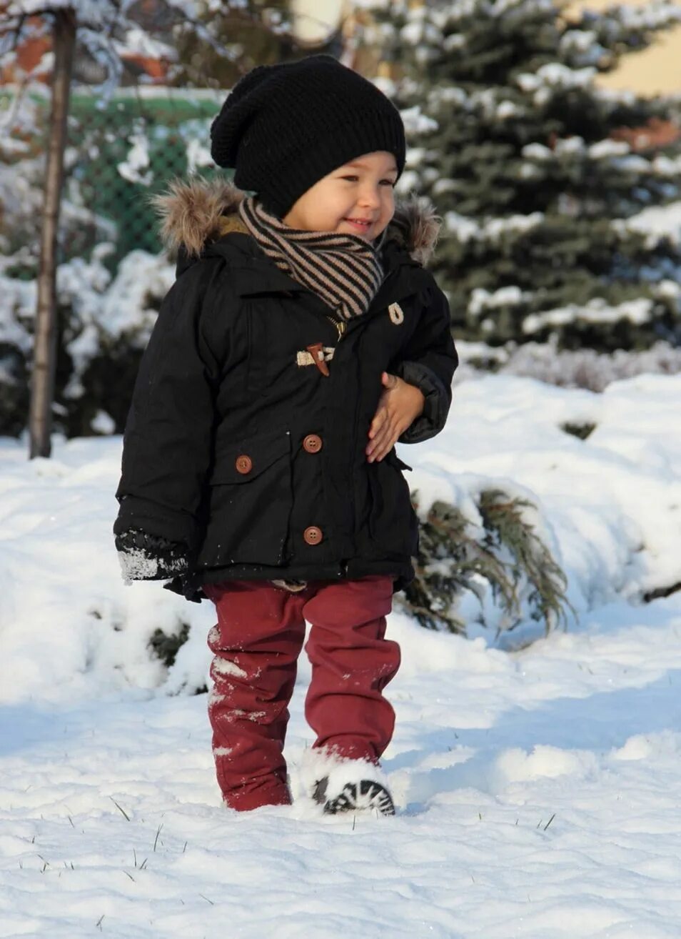 Зимний мальчик 3. Детская одежда зима. Зимняя одежда для детей. Зимняя одежда для маленьких. Мальчик в зимней одежде.