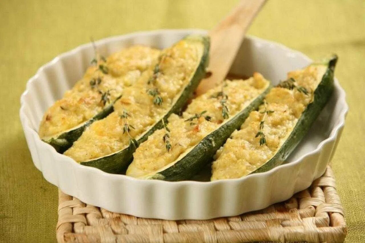 Простой рецепт кабачков с сыром. Кабачки, фаршированные творогом. фаршированные цуккини «лодочки». кабачки фаршированные творогом и зеленью. кабачки фаршированные творожным сыром.