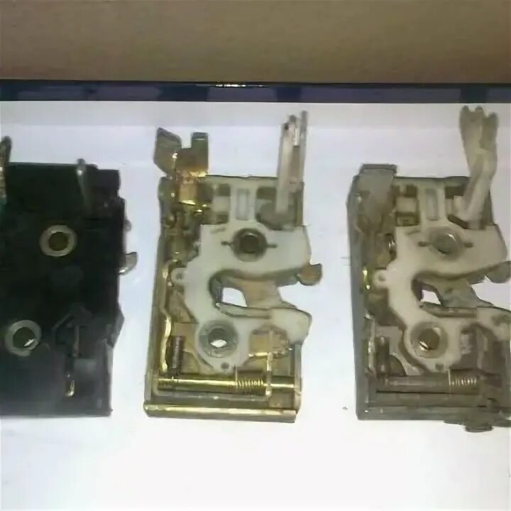 Стойка двери пассат б3. Как правильно установить динамики в задние двери пассат б4. Стеклоподъемник пассат б4 водительский. Дверь пассат б5 передняя левая. Водительская дверь пассат б3.