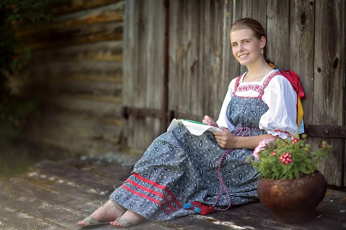 Славянские девушки. Красивые славянские девушки. Красота русской женщины. Девушка в народном костюме. Женщины бывают самыми