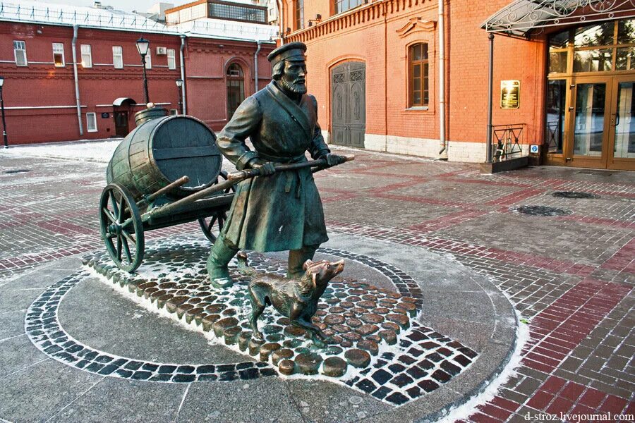 Веселый водовоз санкт петербург. Памятник водовозу Шпалерная. Памятник водовозу в Кронштадте. Музей воды памятник водовозу. Музей воды водовоз.