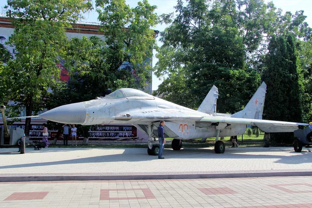 Курганинск под. Су 27 в Курганинске. Курганинский исторический музей Курганинск. Курганск Краснодарский край. Курганинск самолет памятник.