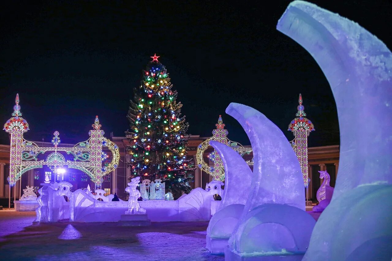 Уфа новый год 2024. Ледовый городок Уфа 2022. Ледяной городок Уфа 2021. Ледовые городки в Уфе 2022. Орджоникидзевский район Уфа.