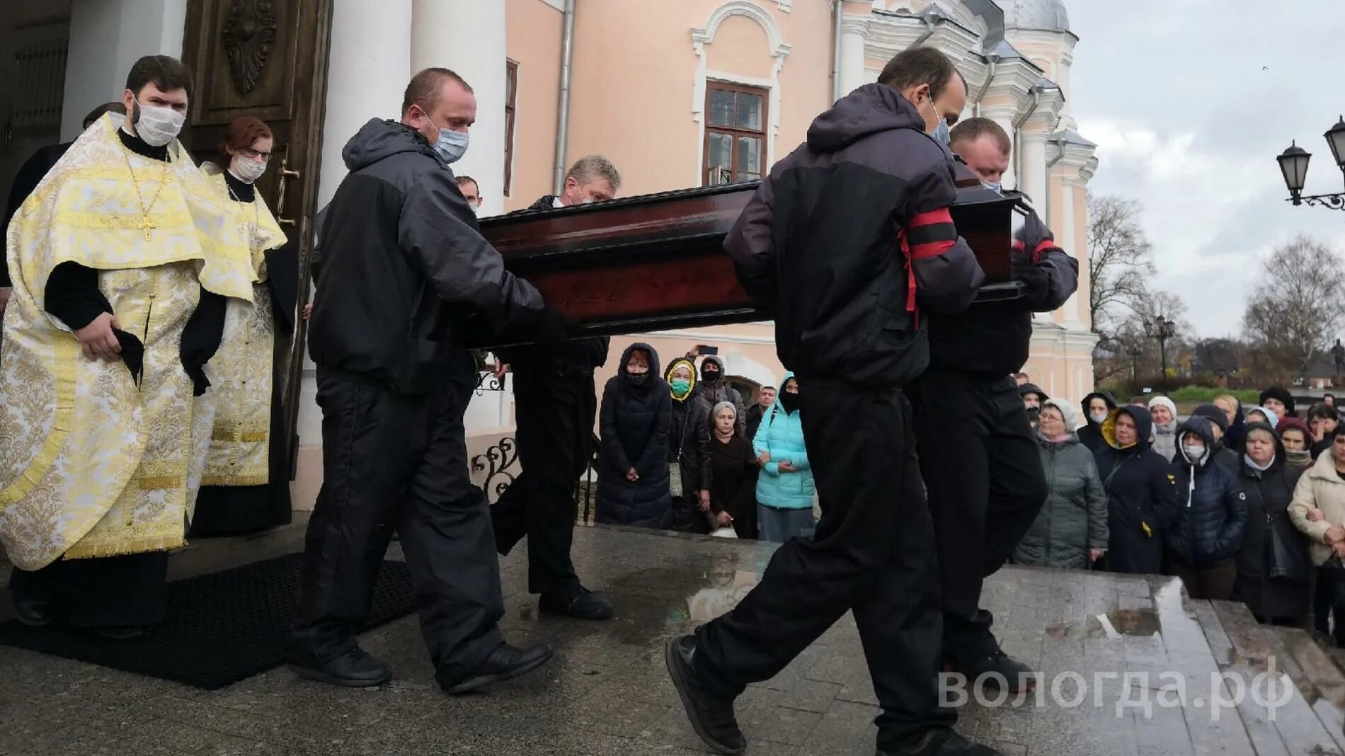 В Вологде простились.