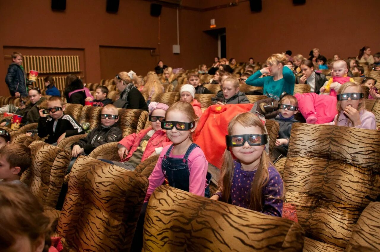 Куда сходить с детьми в уфе сегодня. Куда сходить с детьми в уфе сегодня. Куда сходить с детьми в уфе сегодня. Мероприятия в день защиты детей в уфе. Батутный центр уфа fly park.