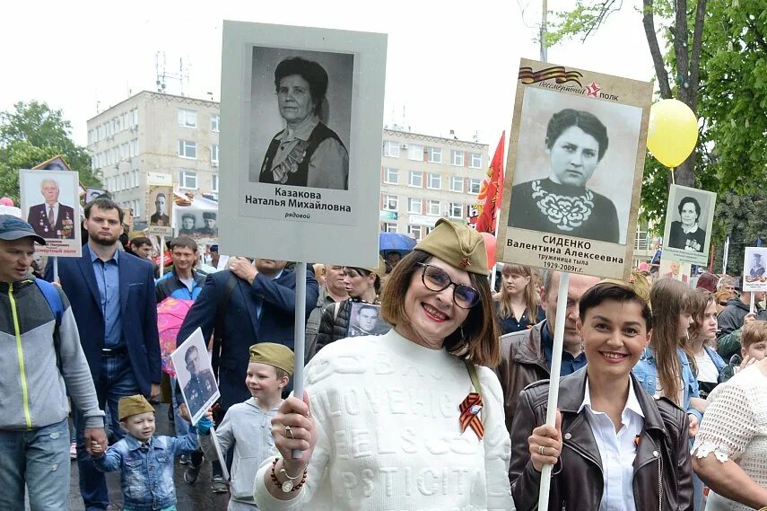 Бессмертный полк на улицах страны вновь. Акция Бессмертный полк. Портрет на шествие Бессмертного полка. Бессмертный полк Губкин. Картинка Бессмертного полка на 9 мая.