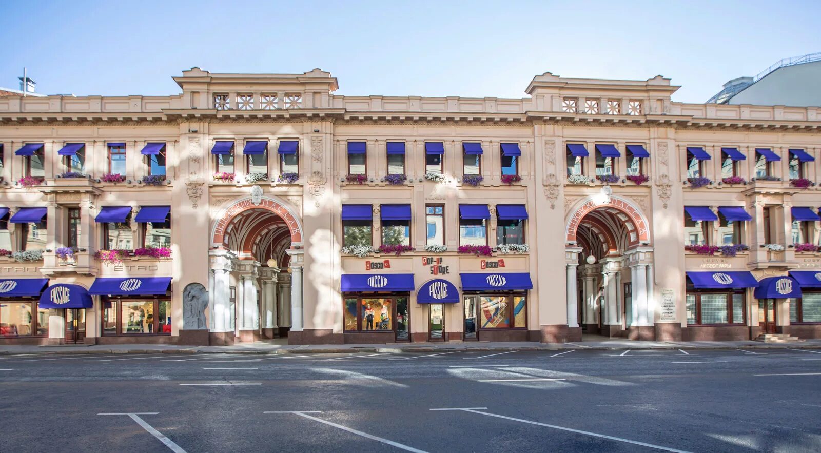 На кузнецком мосту в доме попова. Пассаж вена. Пассаж улица. Тц пассаж на невском. Петровка, 10, москва, россия.