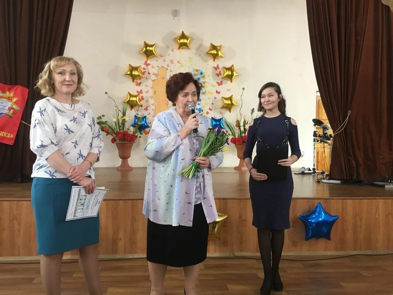 Выступление на день учителя в школе. Концерт учителям. концерт ко дню учителя. выступление на день учителя. учителя станицы микенской школы.