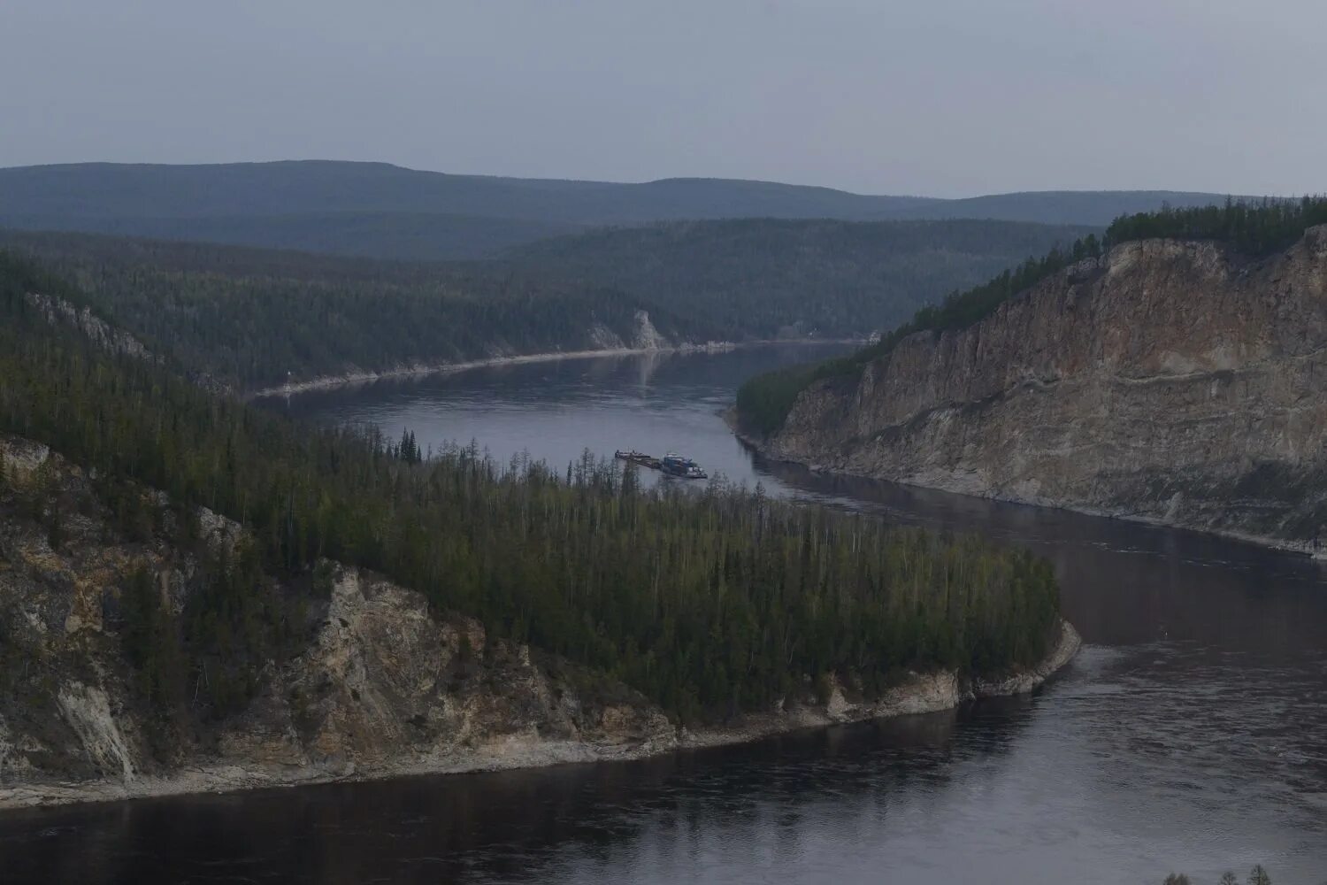 Поселок витим саха якутия. Река лена сплав. Усть-кут. Лена река г усть кут. Усть-кут иркутская.