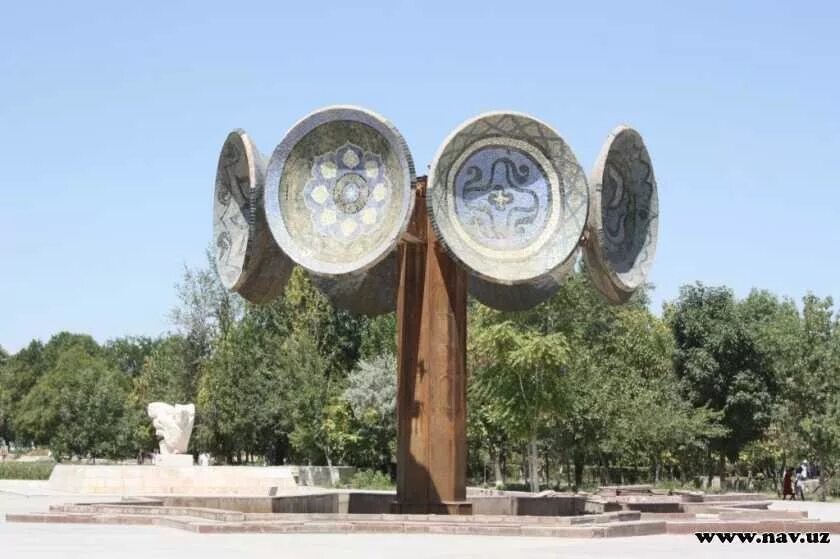 Учкудук 3. Учкудук город узбекистан. памятник три колодца в учкудуке. учкудук узбекистан достопримечательности. навои учкудук.