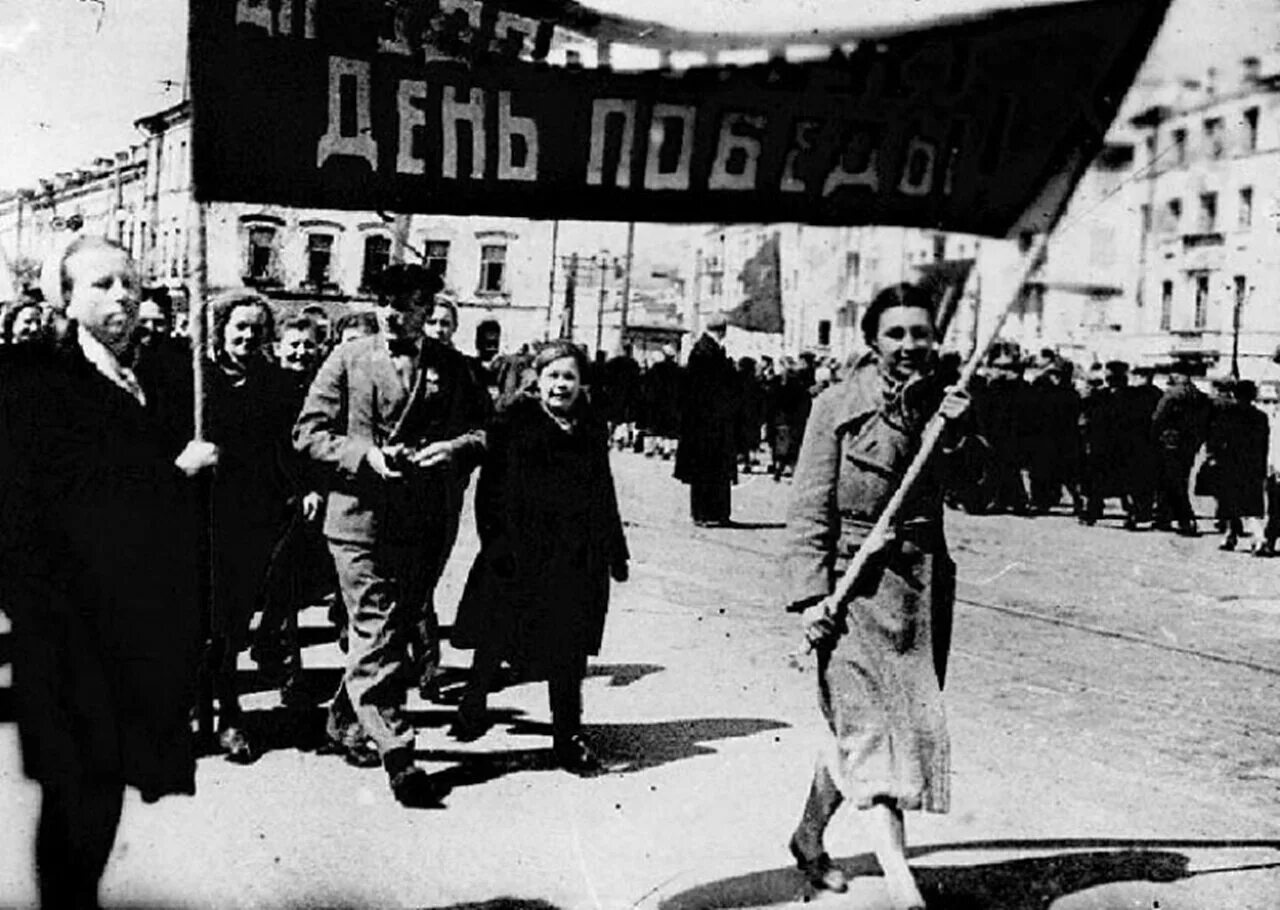 20 год 9 мая. Калинин 9 мая 1945. Победа советского народа в Великой Отечественной войне 1941-1945. 1945 Год победа в Калинине. Победа 9 мая 1945.