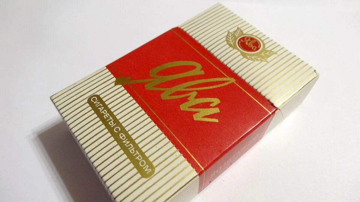 Пачка сигарет. Pall mall сигареты тонкие. Сигареты pall mall 90-х. Marlboro пачка 1980. Открытая пачка сигарет.
