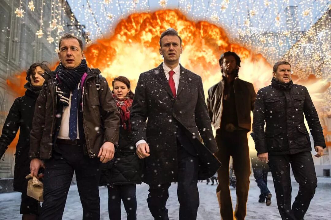 Путин на фоне взрыва. Эпично идет. Ритик рошан бой фильм маракеш. (olympus has fallen) (2013) постер. Крутые парни не оборачиваются на взрыв.