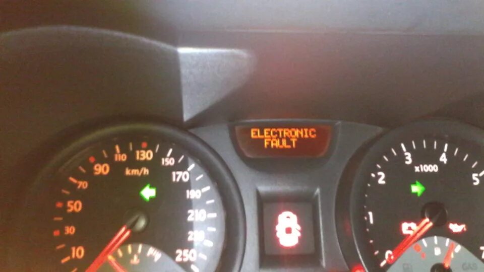 Electronic fault. Electronic fault рено меган 2. электроник фаулт рено меган 2. рено меган 2 горит electronic fault. renault megane 2 2004 года горит.