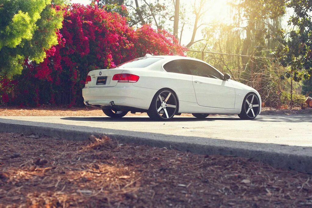 Диски vossen cv3. Бмв е92 vossen. бмв 3 на воссенах. vossen cv3 белые. vossen cv3 на машине.