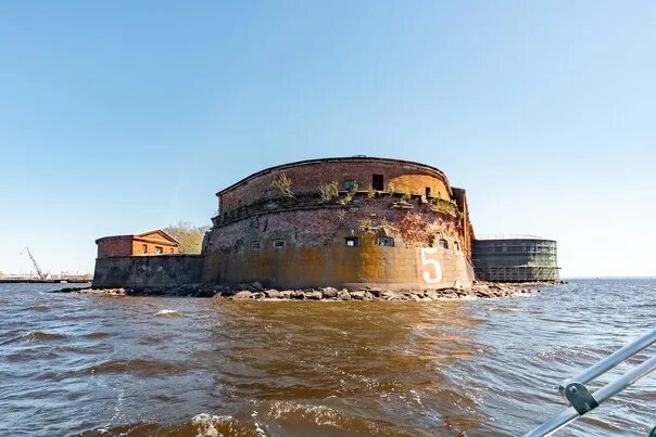 Кронштадт прогулка по фортам. Форты кронштадта экскурсии. кронштадтская крепость кронштадт. остров фортов в кронштадте.