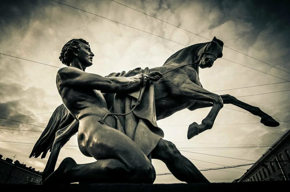 Клодт скульптор аничков мост. Аничков мост в санкт-петербурге 4 коня. Укрощение коня петр клодт аничков мост. Кони на аничковом мосту в санкт-петербурге клодт. Укрощение коня петр клодт.