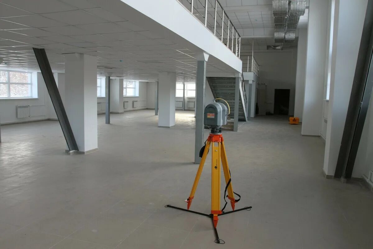 Замер здания. 3д сканер здания. Замер здания. Разметка рулеткой на стене. Обследование зданий.