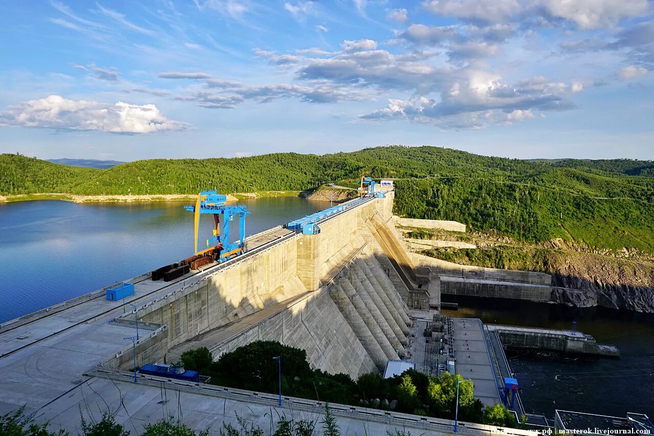 Бурейская гэс амурская область. Бурейская гэс плотина. Гэс амурской области. Бурейская гэс водосброс. Бурейский район амурская.