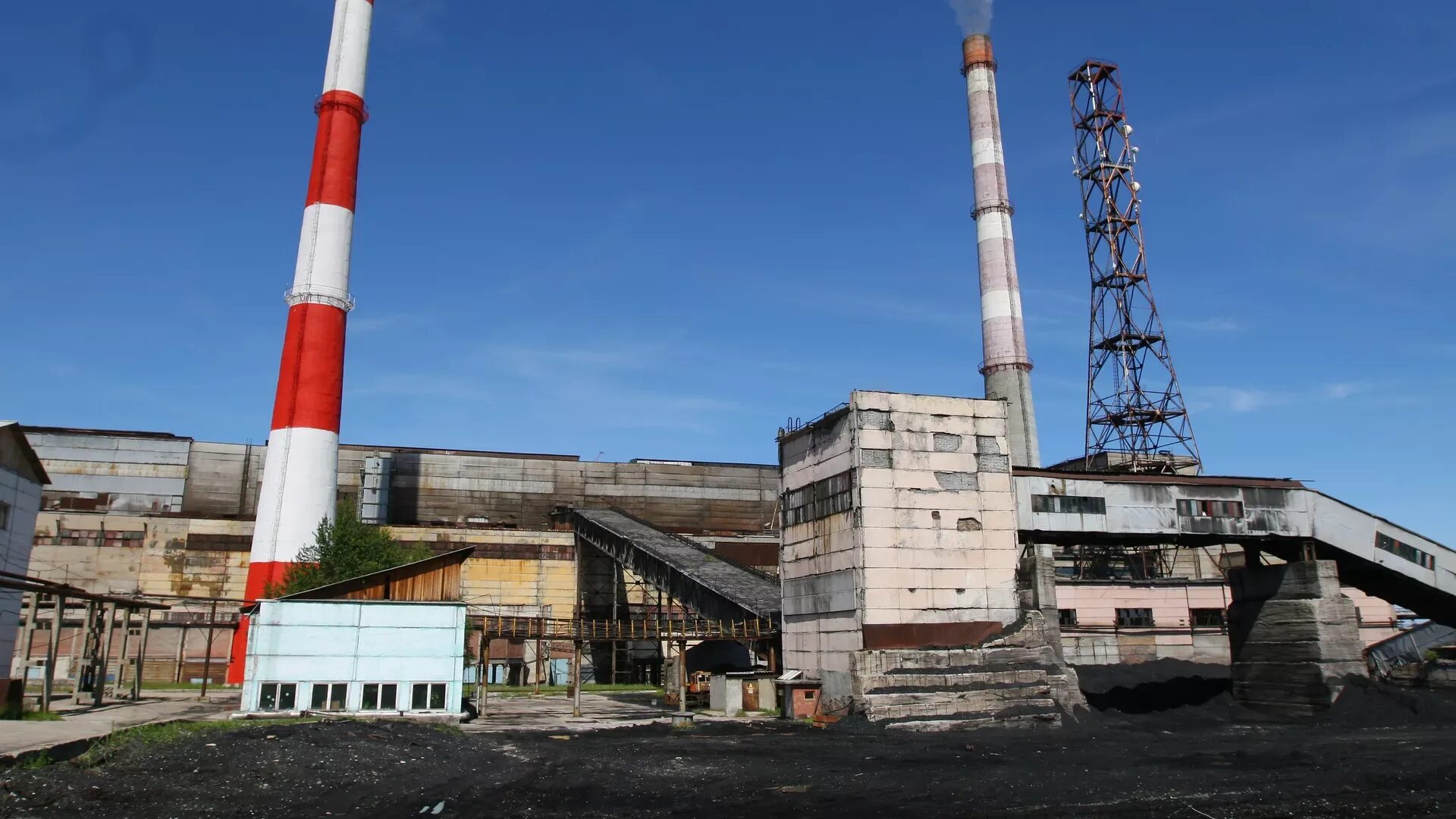 Целлюлозный завод на байкале. Байкальск комбинат целлюлозный. Целлюлозно-бумажный комбинат на байкале. Байкал озеро целлюлозно бумажный комбинат. Байкальский целлюлозно-бумажный комбинат (байкальский цбк, бцбк).