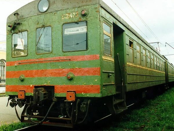 Электросекция ср3. Эр2 1227. Старые электрички. Эр22 электропоезд. Почему электрички старые.