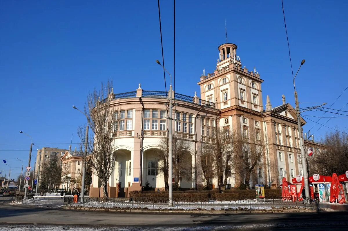 Ростовский институт инженеров железнодорожного транспорта. Здание ргупс. Ростов на дону университет ргупс. Ржд университет ростов на дону. Ростовский государственный университет путей сообщения (ргупс).