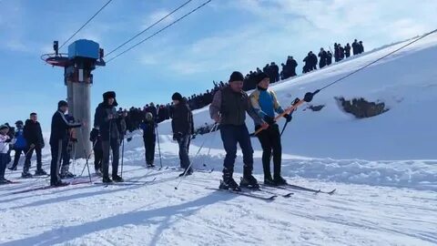 Ол анаусын тілге қойып отырды