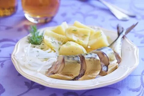 Скумбрия копченая с картошкой
