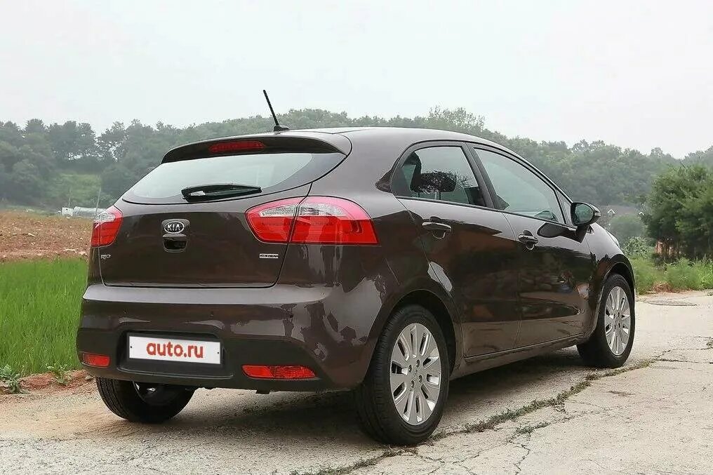 Зад Киа Рио 3 хэтчбек. Kia Rio 3 Hatchback. Киа Рио 2018 хэтчбек коричневый. Киа Рио 3 Рестайлинг хэтчбек коричневый. Rio et46