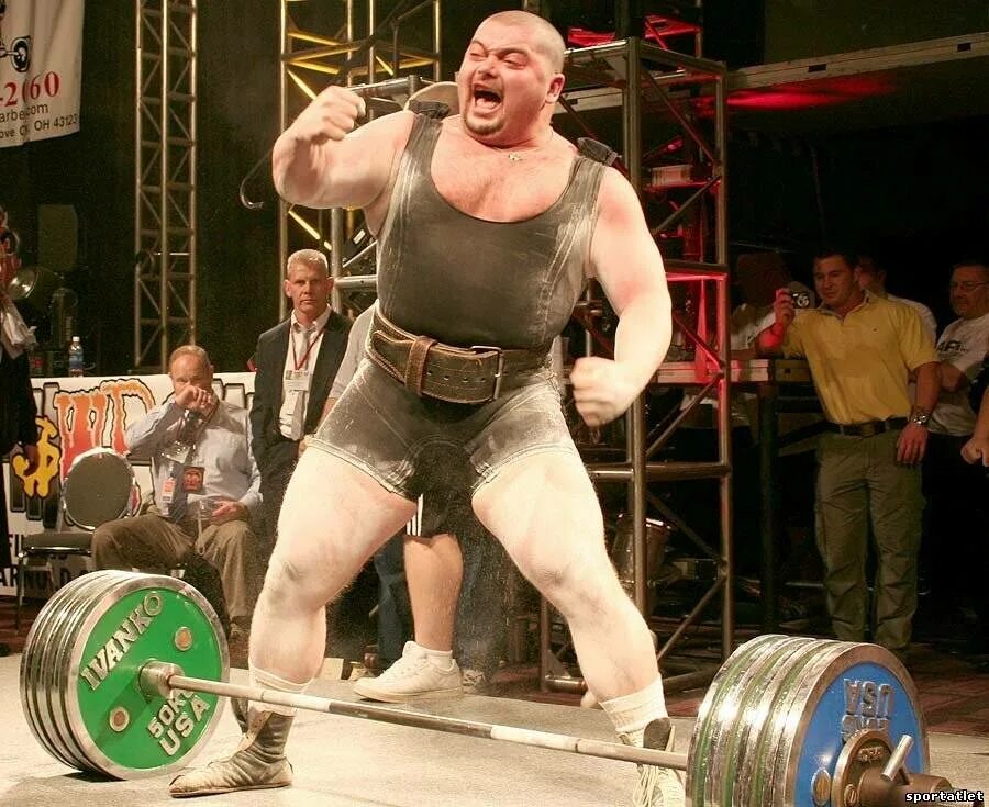 Спорт пауэрлифтинг. Пауэрлифтер. Пауэрлифтер. Эд корни бодибилдер. Кокляев 2022.