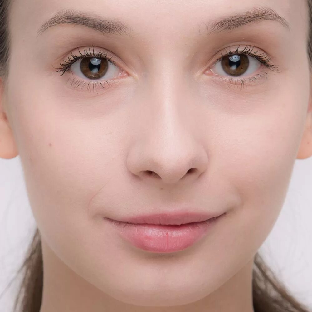 красивый разрез глаз. макияж для зрительного увеличения глаз. макияж на маленькие глаза. девушки с узкими глазами. карли клосс нависшие веки.