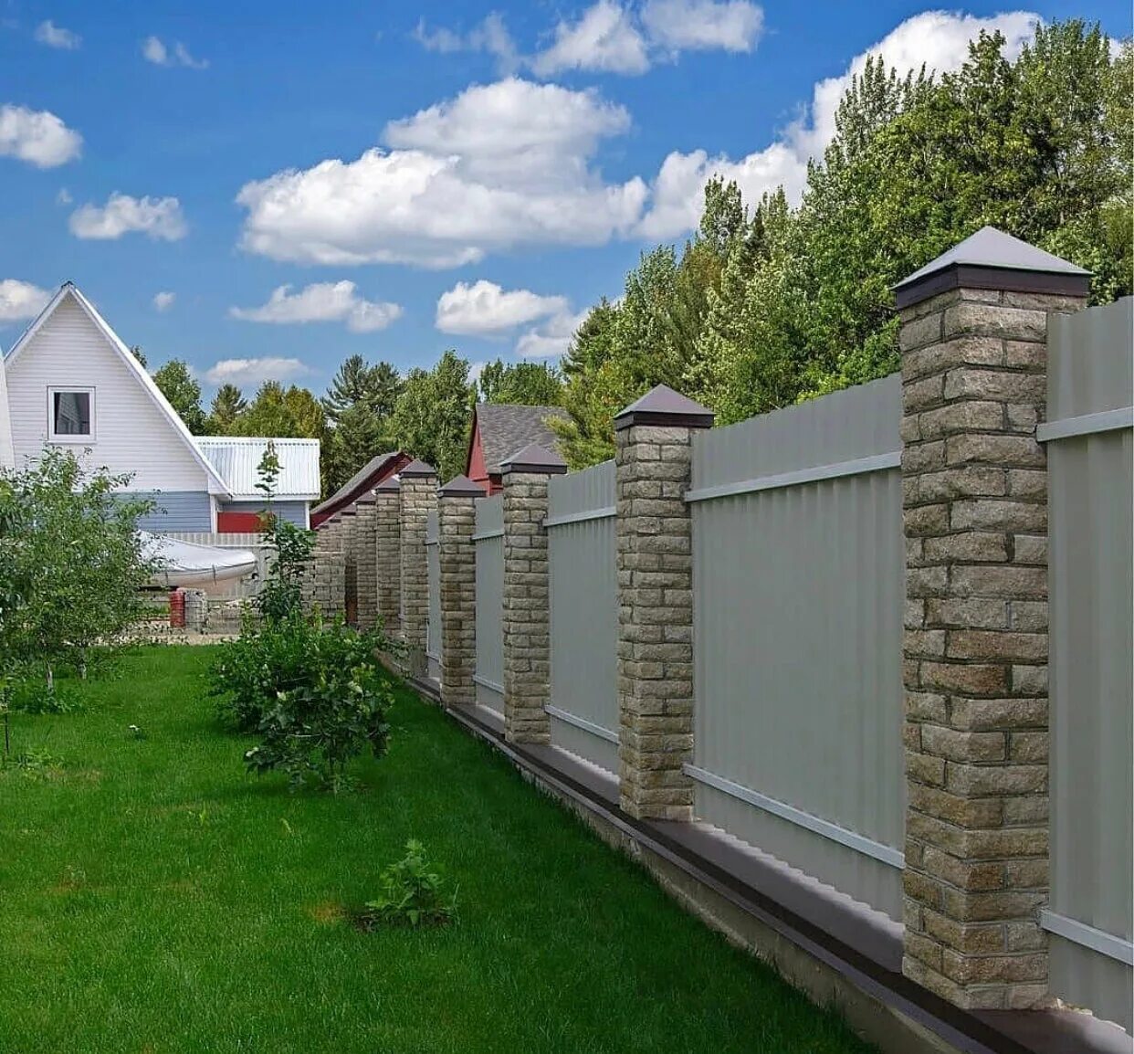 Ограждение на фасаде. Дачный забор. Выбор забора. Выбор забора. Заборы для частного.