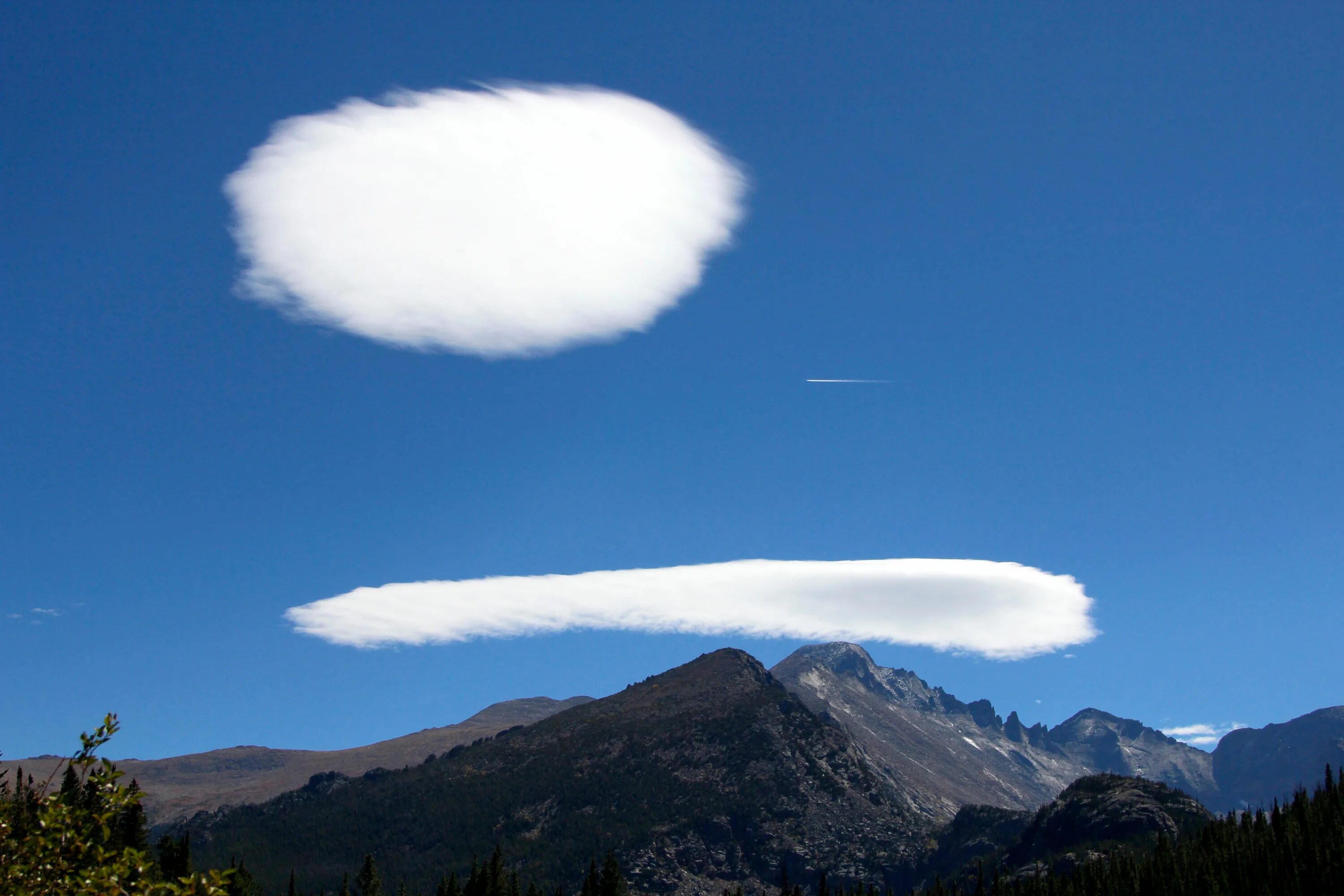 Лентикулярное облако над Эльбрусом. НЛО В облаках. Лентикулярные облака НЛО. НЛО В виде облака. 5 раз облако
