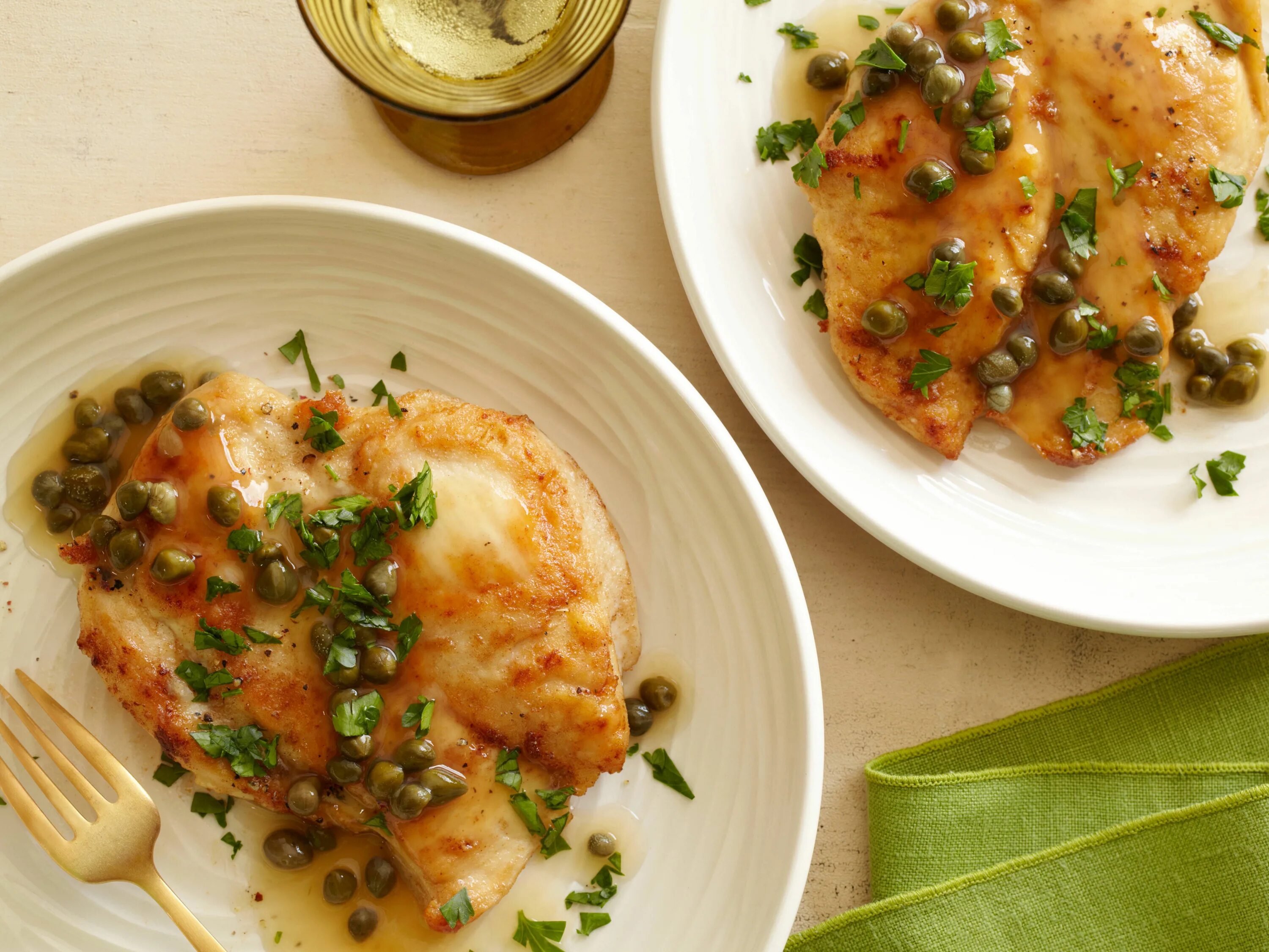 Куриная пиката. Куриная пиката с каперсами. Курица Пикката. Куриная пиката с лимонным соусом.