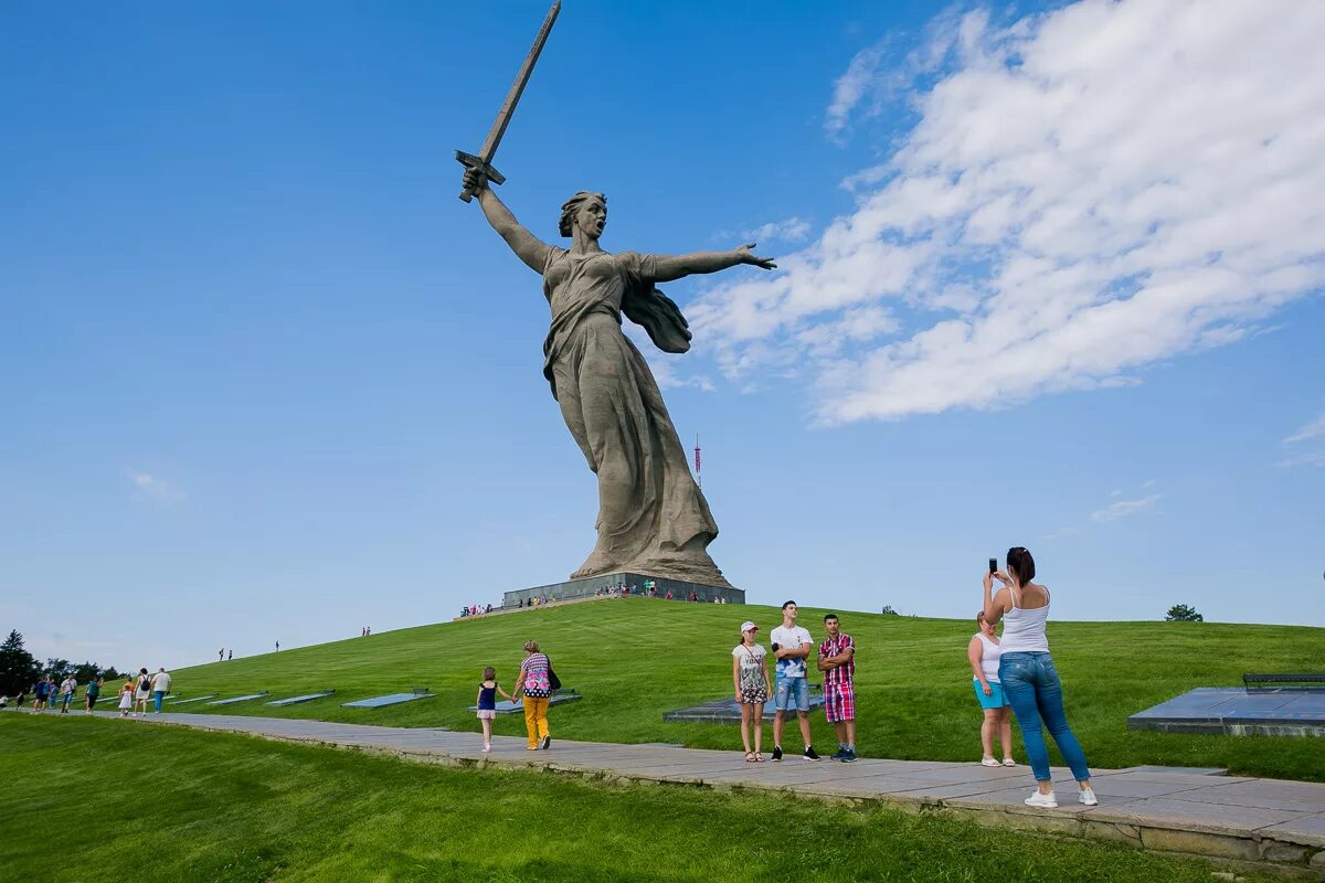 Родина-мать Волгоград. Родина мать зовет Волгоград. Памятник Родина мать. Родина-мать (Волгоград) памятники России. Песни россия родина мать