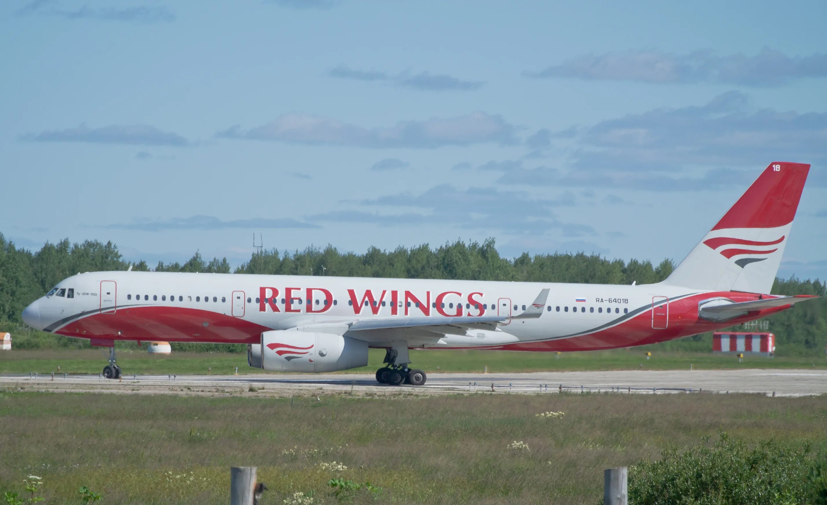 Самолёт ту 204 Red Wings. Ту 204 Red Wings ra 64047. Ту 204 ред Вингс крыло. Ту-204 ред Вингс 2022. Ред вингс шри ланка