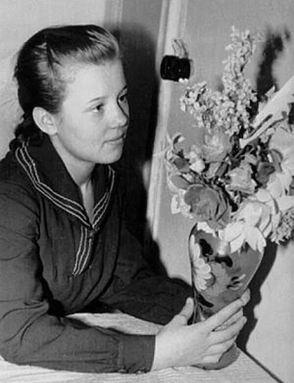Людмила Сенчина в молодости. Людмила Сенчина в детстве. Сеченова Людмила певица. Людмила Петровна Сенчина в молодости