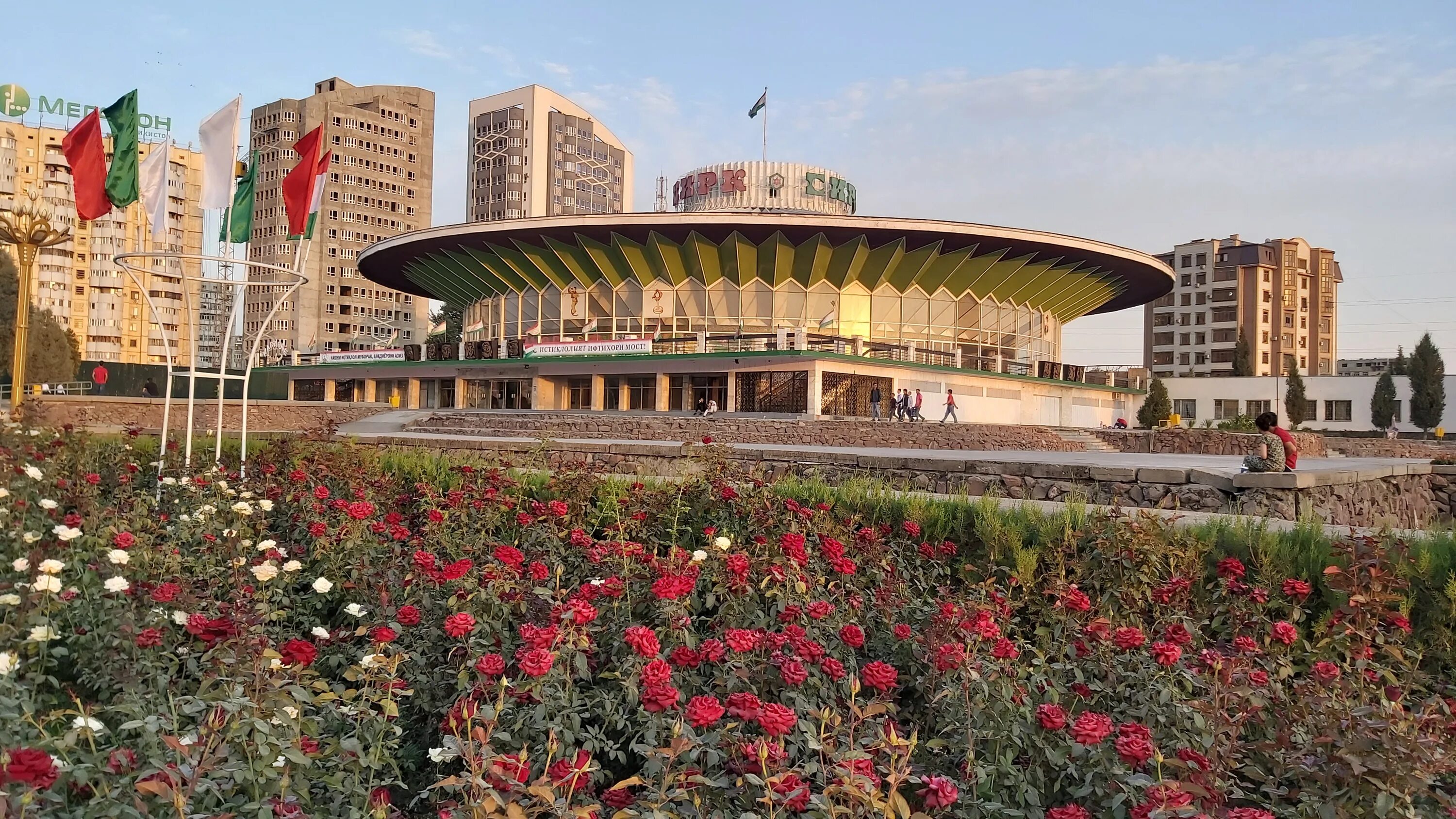 Цирк таджикистан душанбе. Цирк в таджикистане. Цирк душанбе. Цирк душанбе 2021. Душанбе цирк ссср.