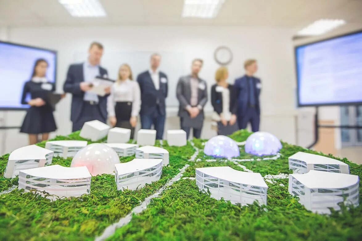 Инженер на стройке. Газета на тему строительство и эксплуатация. Нанокад bim технологии. Руководитель проекта в строительстве обучение. Технические профессии.