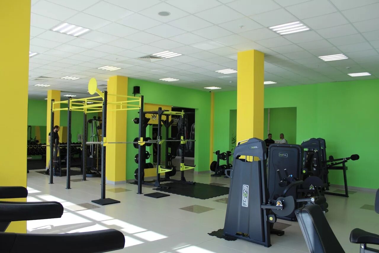 Metro fitness волжский. Спортзал фитнес метро. Фитнес клуб волжский бульвар. Metro fitness новосибирск. Зал метро фитнес.